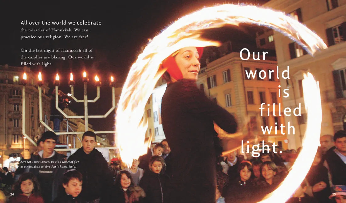 Holidays Around the World: Celebrate Hanukkah US - Paperback / softback