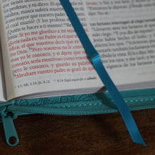 Biblia Reina Valera 1960 letra grande. Símil piel aguamarina, cremallera, tamaño manual/Spanish Bible RVR 1960. Handy Size, Large Print, Leathersoft Aqua, interior 1 (ISBN 9781644732762)