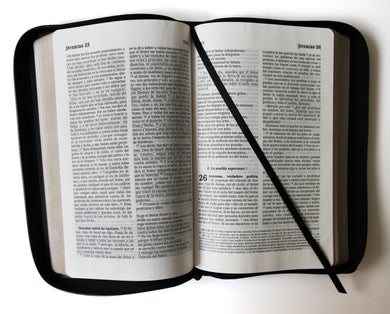 La Biblia Católica letra y tamaño grande. Símil piel negra, cremallera / Catholic Bible in spanish Black Leathersoft with Zipper interior 1 (ISBN 9781644734612)