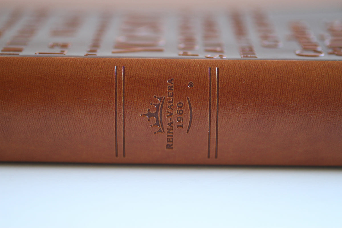 Biblia RVR60 letra grande tamaño manual, simil piel canela con nombres de Dios / Spanish Bible RVR60 Handy Size Large Print Leather soft Brown with Names of Go interior 6 (ISBN 9781644734957)