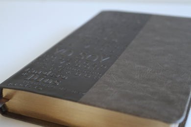 Biblia RVR 1960 letra grande tamaño manual, simil piel gris con nombres de Dios / Spanish Bible RVR 1960 Handy Size Large Print Leathersoft Grey, Names of god interior 3 (ISBN 9781644735602)