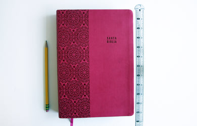 Biblia Reina Valera letra súper gigante, símil piel fucsia / Spanish Bible Reina Valera Super Giant Print, Fuchsia Leathersoft interior 1 (ISBN 9781644736258)