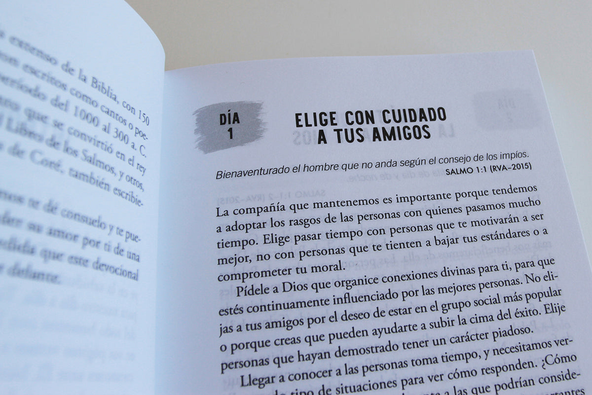 Devocionales diarios de los salmos: 365 reflexiones para todos los días / Daily D evotions from Psalms: 365 Daily Inspirations interior 3 (ISBN 9781644739587)