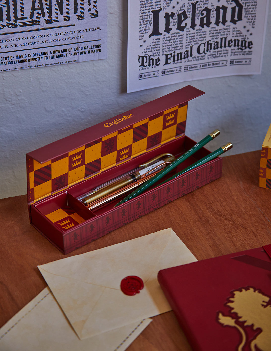 Harry Potter: Gryffindor Magnetic Pencil Box inside page 1