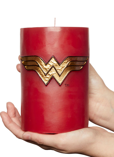 DC Comics: Wonder Woman Sculpted Insignia Candle inside page 4