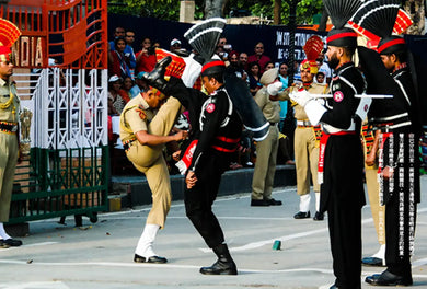 地緣政治:印度新強權 經濟×活力×碰撞,在全球劇變中左右逢源,又令人左右為難 平裝書 Paperback