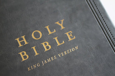 KJV Holy Bible, Giant Print Thinline Large format, Gray Premium Imitation Leather with Ribbon Marker, Red Letter, and Thumb Index US - Paperback / softback