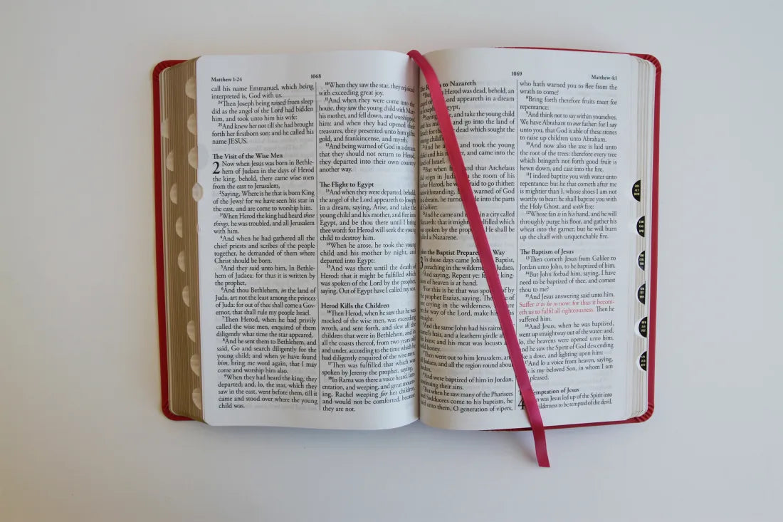KJV Holy Bible, Large Print Medium format, Fuchsia Faux Leather w/Ribbon Marker, Red Letter, thumb Index US - Paperback / softback