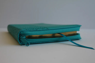 King James Version (KJV) Holy Bible Large Print, Handy Size, Aquamarine Premium Imitation Leather Cover with Zipper, Red Letter Edition, Ribbon Marker US - Paperback / softback