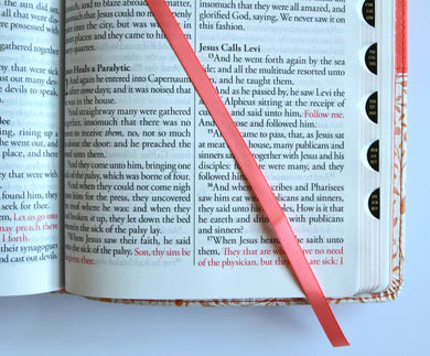 KJV Holy Bible, Large Print Handy Size format, 2 Piece Pink Floral Leathersoft with Ribbon Marker, Red Letter, Thumb Index US - Hardback