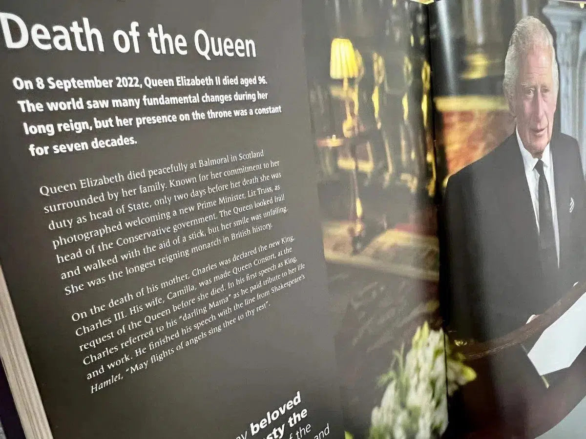 Queen Elizabeth II and the Royal Family (New Commemorative Edition)-Nonfiction: 歷史戰爭 History & War-買書書 BuyBookBook