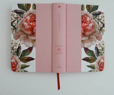 Biblia Reina Valera Revisada 1960 letra súper gigante, tapa dura con tela y flores rosada, cantos pintados e índice/ Spanish Bible RVR 1960 Super Giant Print interior 7 (ISBN 9798890985705) [onix:4dba36f6bb3243e8a98e07a8e5f80893]