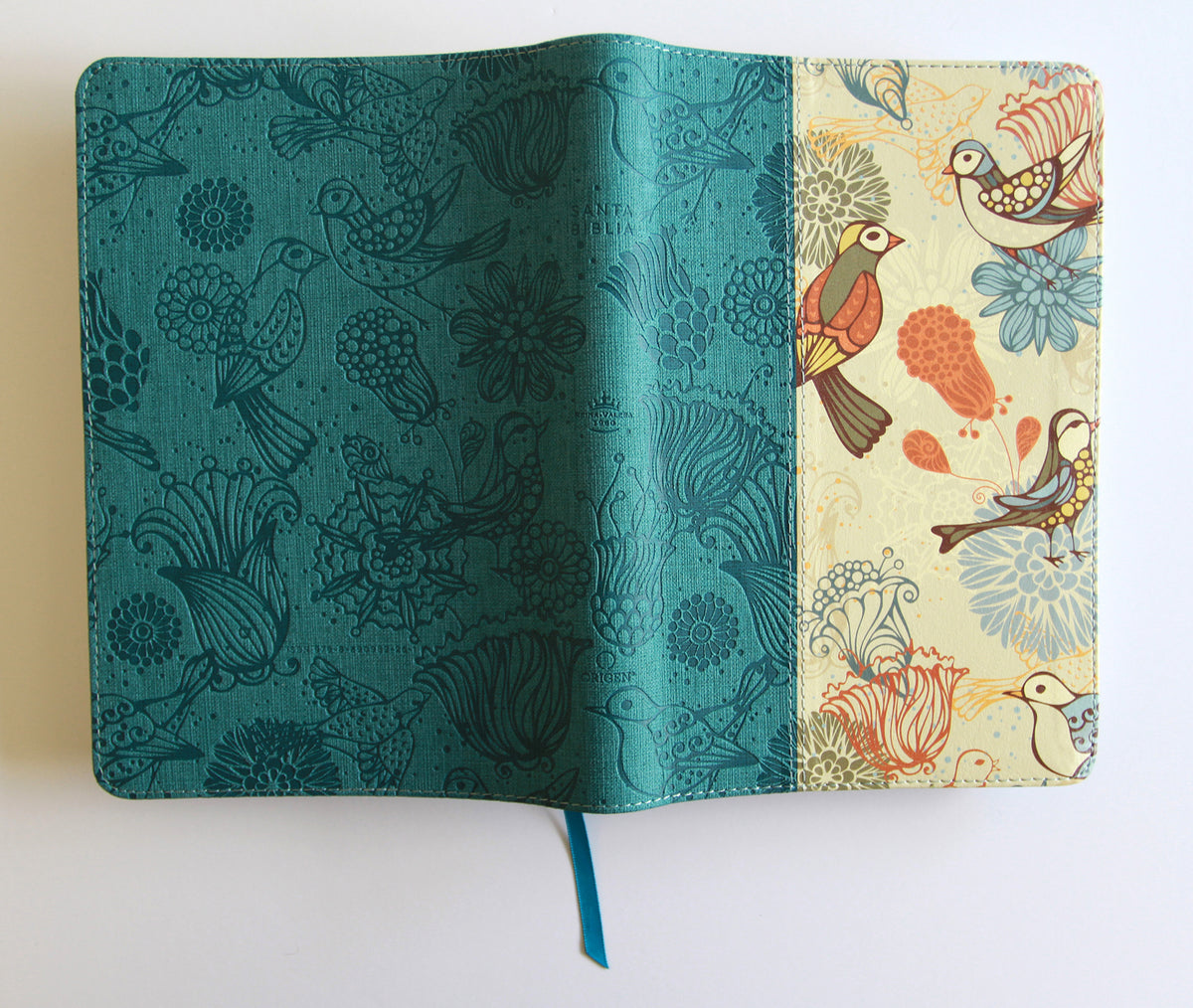 Biblia RVR 1960 Letra gigante, símil azul con Pájaros(Edición cantos pintados) / Spanish Bible RVR 1960 Giant Print Handy Size Leathersoft Light Blue interior 5 (ISBN 9798890982261) [onix:2cc222aebcd2c4deab0e05d6cd996bad]