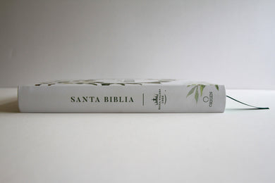 Biblia RVR 1960 letra grande tamaño manual, tapa dura con flores blancas y cantos pintados / Spanish Bible RVR 1960 Handy Size white flowers sprayed edges interior 5 (ISBN 9798890982155) [onix:adcd4c404facbca4de71b1c757adcd0d]
