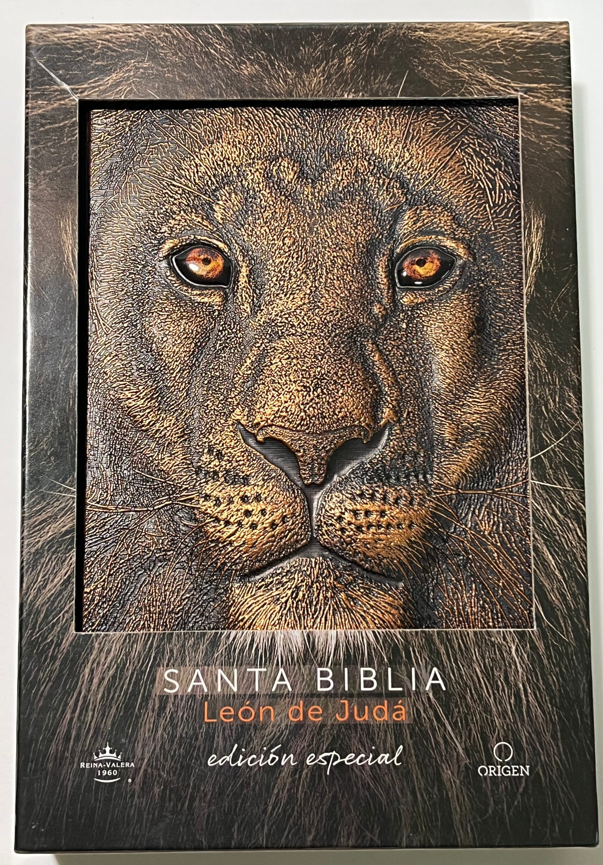 Biblia RVR 1960 Letra grande León de Judá edición especial bronce / Spanish Bible RVR 1960 Large Print Imitation Leather Lion of Judah Special Edition cover (ISBN 9798890980076) [onix:ea36a2a4beb51a2a3c00aca2dd3787fb]