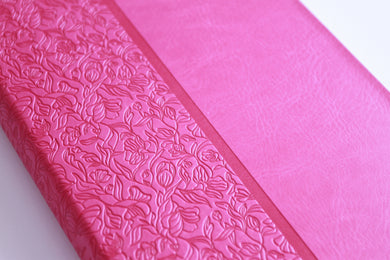 Biblia RVR 1960 letra grande, tamaño manual, Símil piel rosada, edición económica / Spanish Bible RVR 1960 Handy Size, Large Print, Pink Leathersoft interior 7 (ISBN 9798890988232) [onix:ab46e4847e891da3afa2c663e8c90d3a]