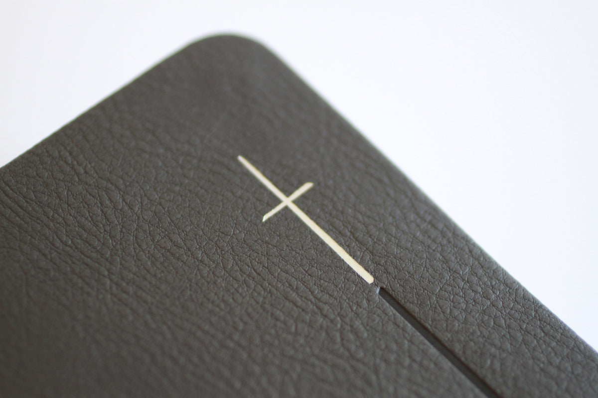 Biblia RVR 1960 Letra gigante, símil piel, gris (Edición cantos pintados) / Spanish Bible RVR 1960 Giant Print Handy Size Leathersoft Gray with cross interior 1 (ISBN 9798890982216) [onix:a2cfa146fc6680785195dfda609589a7]