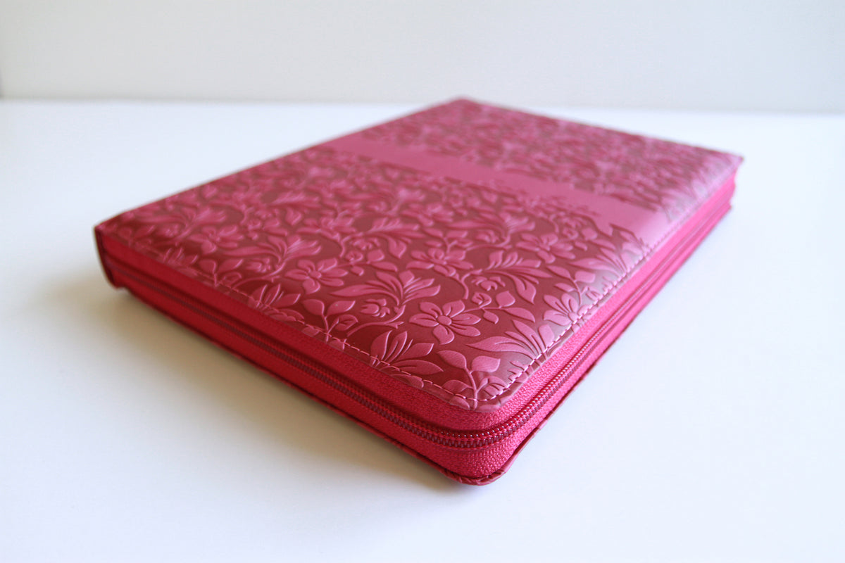 Biblia Reina Valera Revisada 1960 letra súper gigante, símil piel fucsia rosada, cremallera e índice / Spanish Bible RVR 1960 Super Giant Print, Fuchsia Pink interior 5 (ISBN 9798890985712) [onix:e294482f1efbb07910af21f78521a455]