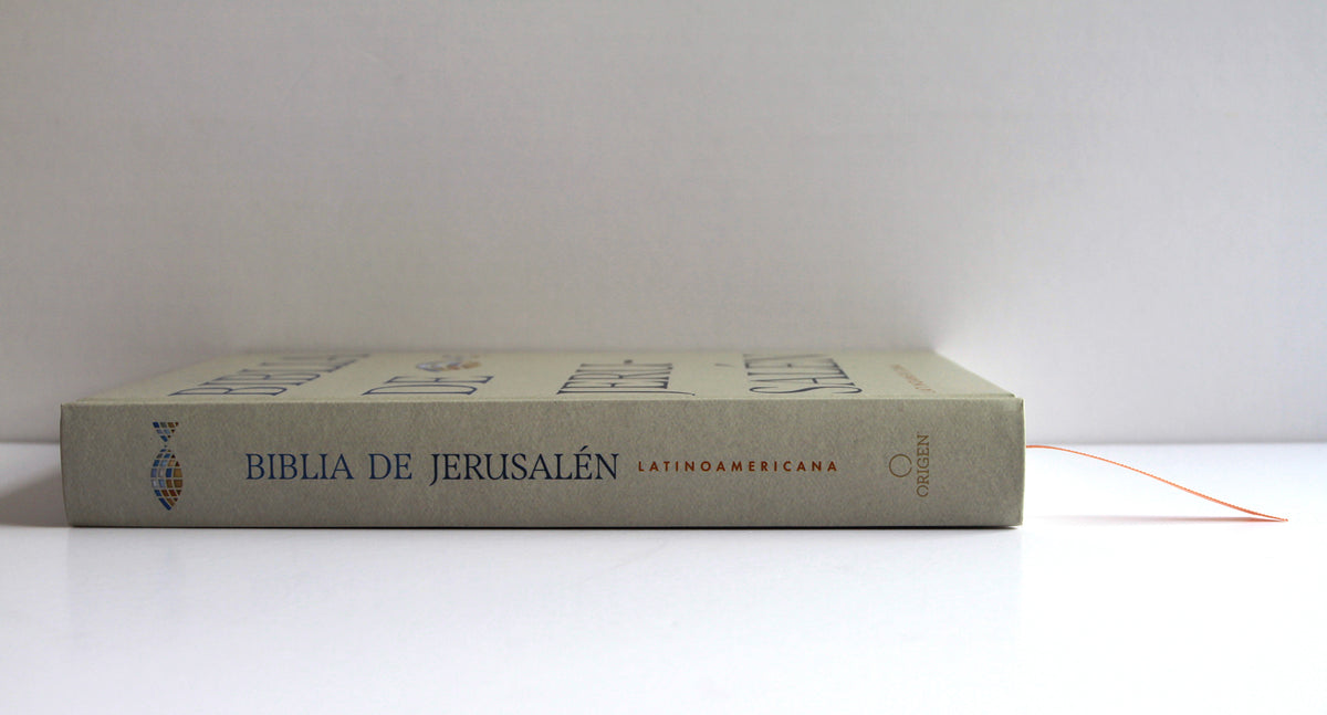 Biblia Católica Biblia de Jerusalén Latinoamericana, tapa dura, edición clásica marrón arena / Spanish Jerusalem Bible, Latin American Edition, Hardcover, interior 2 (ISBN 9798890984265) [onix:f2dc0882f19a464d65b6364fd26c8365]