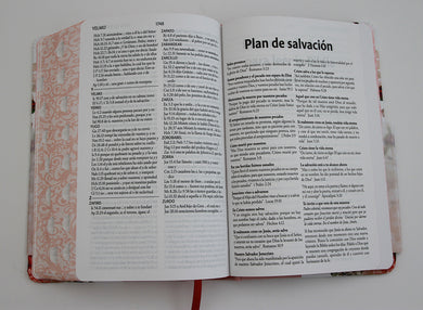 Biblia Reina Valera Revisada 1960 letra súper gigante, tapa dura con tela y flores rosada, cantos pintados e índice/ Spanish Bible RVR 1960 Super Giant Print interior 10 (ISBN 9798890985705) [onix:baaa551c35a25e2a476d0a4e5797549e]