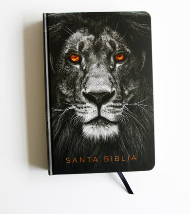 Biblia RVR 1960 tamaño grande, León de Judá, tapa dura ultrafina y con letra grande / Spanish Bible RVR 1960 Large Format, Large Print, Lion of Judah Hardcov interior 1 (ISBN 9798890985644) [onix:a5b27f293f68472dd14c04390da39724]