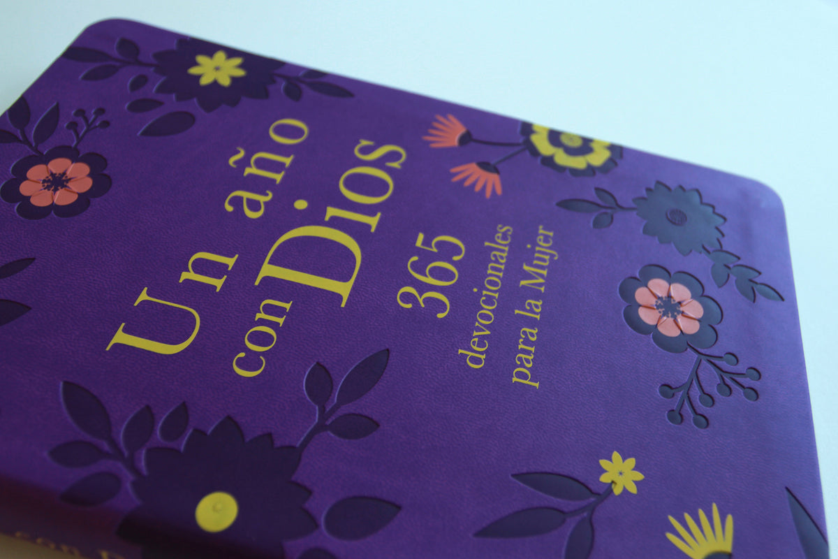 Un año con Dios: 365 devocionales para la mujer / A Year with God. Purple Leathersoft: 365 Devotions for Women interior 8 (ISBN 9798890981691) [onix:10969d45d6eda6a97f748e1ab7defddf]