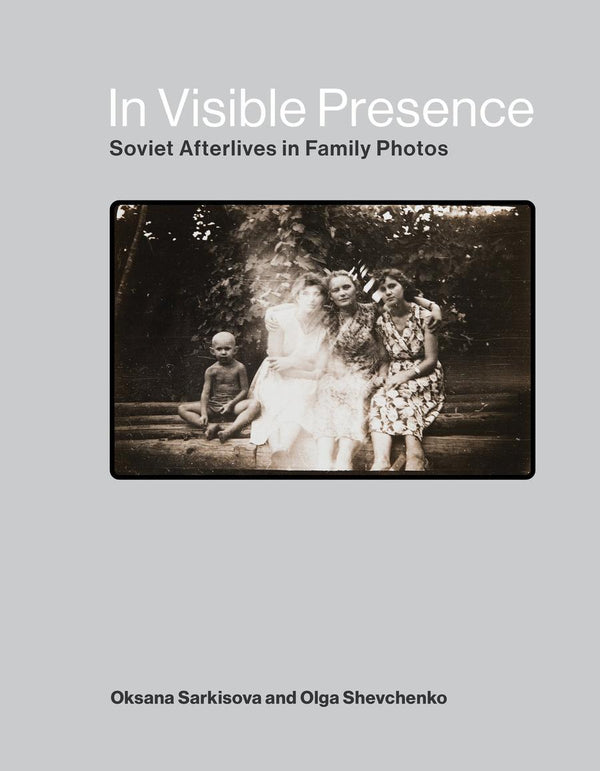 In Visible Presence-Photography and photographs-買書書 BuyBookBook