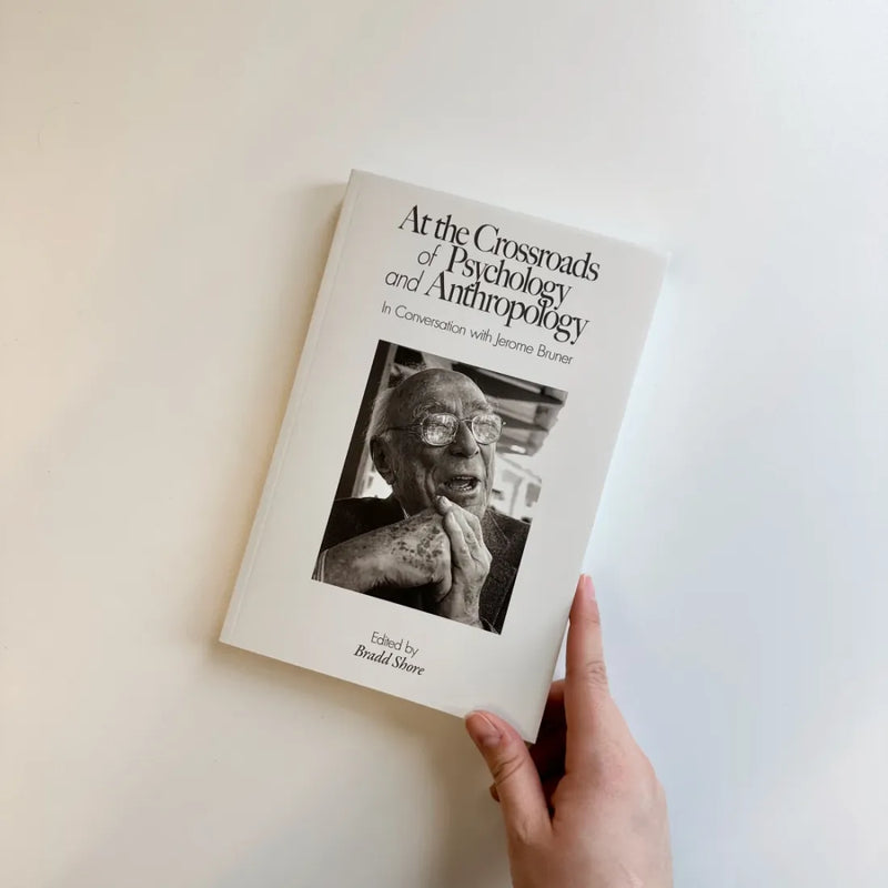 At the Crossroads of Psychology and Anthropology US - Paperback / softback