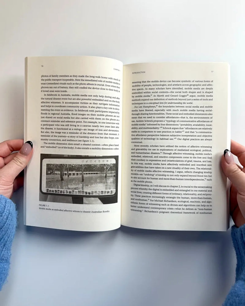 Mourning on Mobile Media US - Paperback / softback