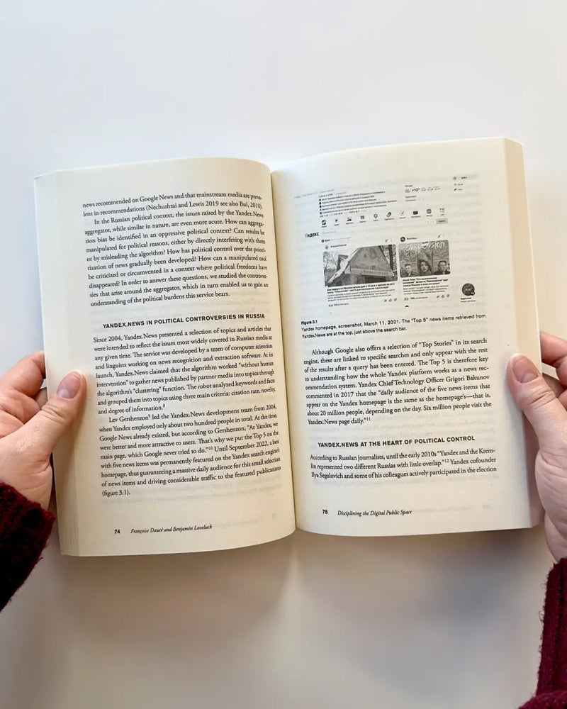 Digital Authoritarianism in the Making US - Paperback / softback