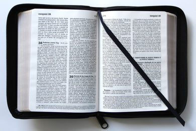 Biblia Católica en español. Símil piel negro, con cremallera, tamaño compacto / Catholic Bible. Spanish-Language, Leathersoft, Black, Zipper Compact interior 1 (ISBN 9781644732991)