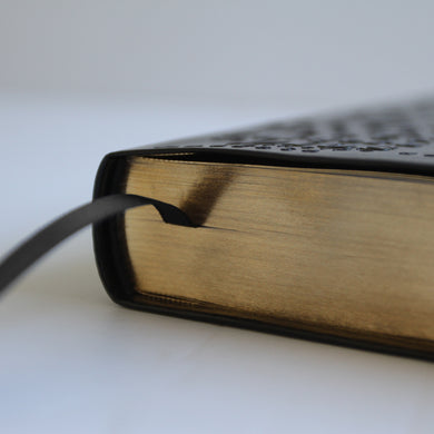 Biblia RVR60 letra grande tamaño manual, simil piel negro con nombres de Dios / Spanish Bible RVR60 Handy Size Large Print Leathersoft Black with Names of God interior 1 (ISBN 9781644734940)