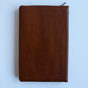 Biblia RVR 1960 letra grande tamaño manual cremallera e índice canela nombres de Dios / Spanish Bible RV60 Handy Size Large Print Brown Names of God Index Zi interior 3 (ISBN 9781644736715)