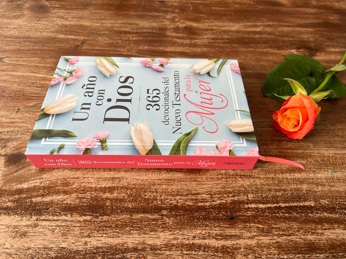 Un año con Dios: 365 devocionales del nuevo testamento para la mujer / A Year with God: 365 New Testament Devotionals for Women interior 1 (ISBN 9781644737972)
