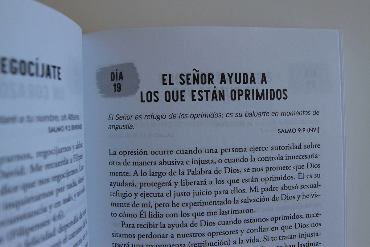 Devocionales diarios de los salmos: 365 reflexiones para todos los días / Daily D evotions from Psalms: 365 Daily Inspirations interior 5 (ISBN 9781644739587)