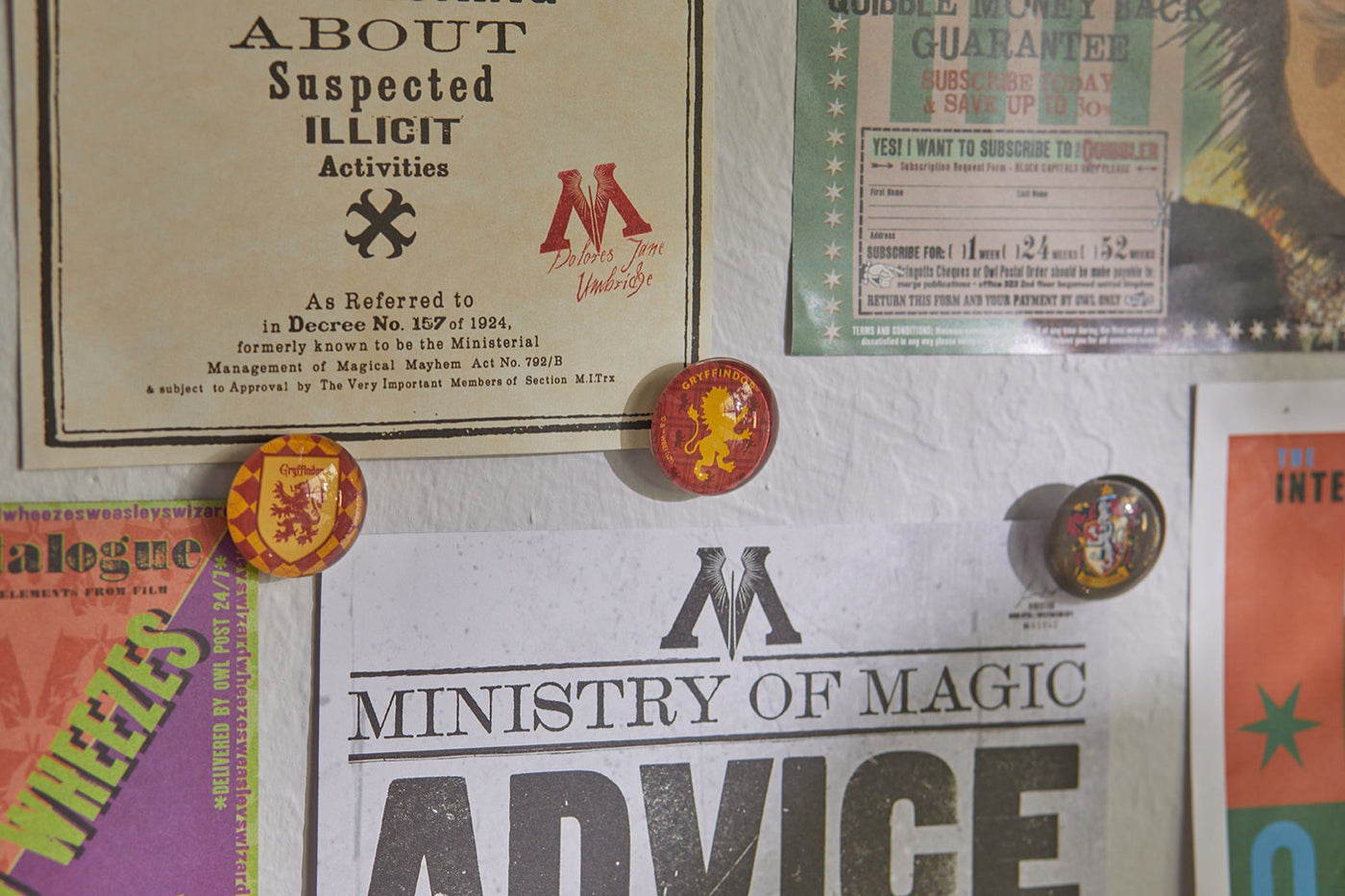Harry Potter: Gryffindor Glass Magnet Set (Set of 6) inside page 1