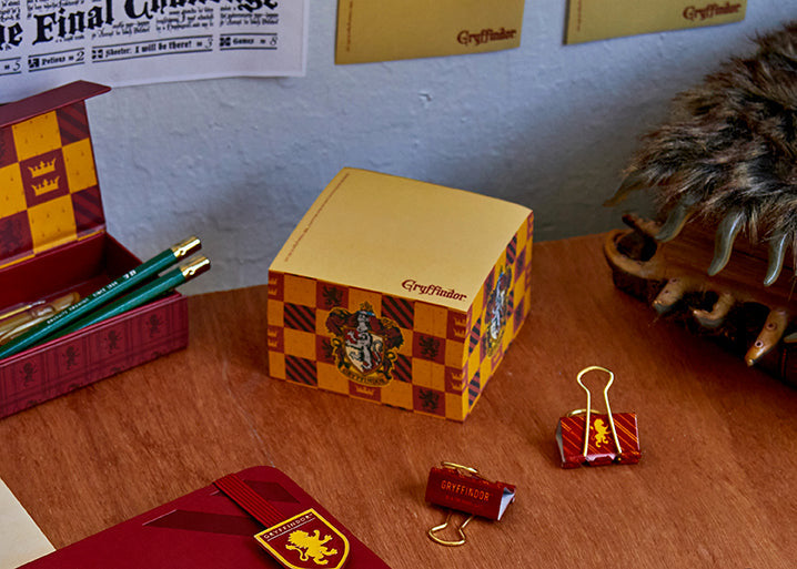Harry Potter: Gryffindor Memo Cube [Classic Collection] inside page 1