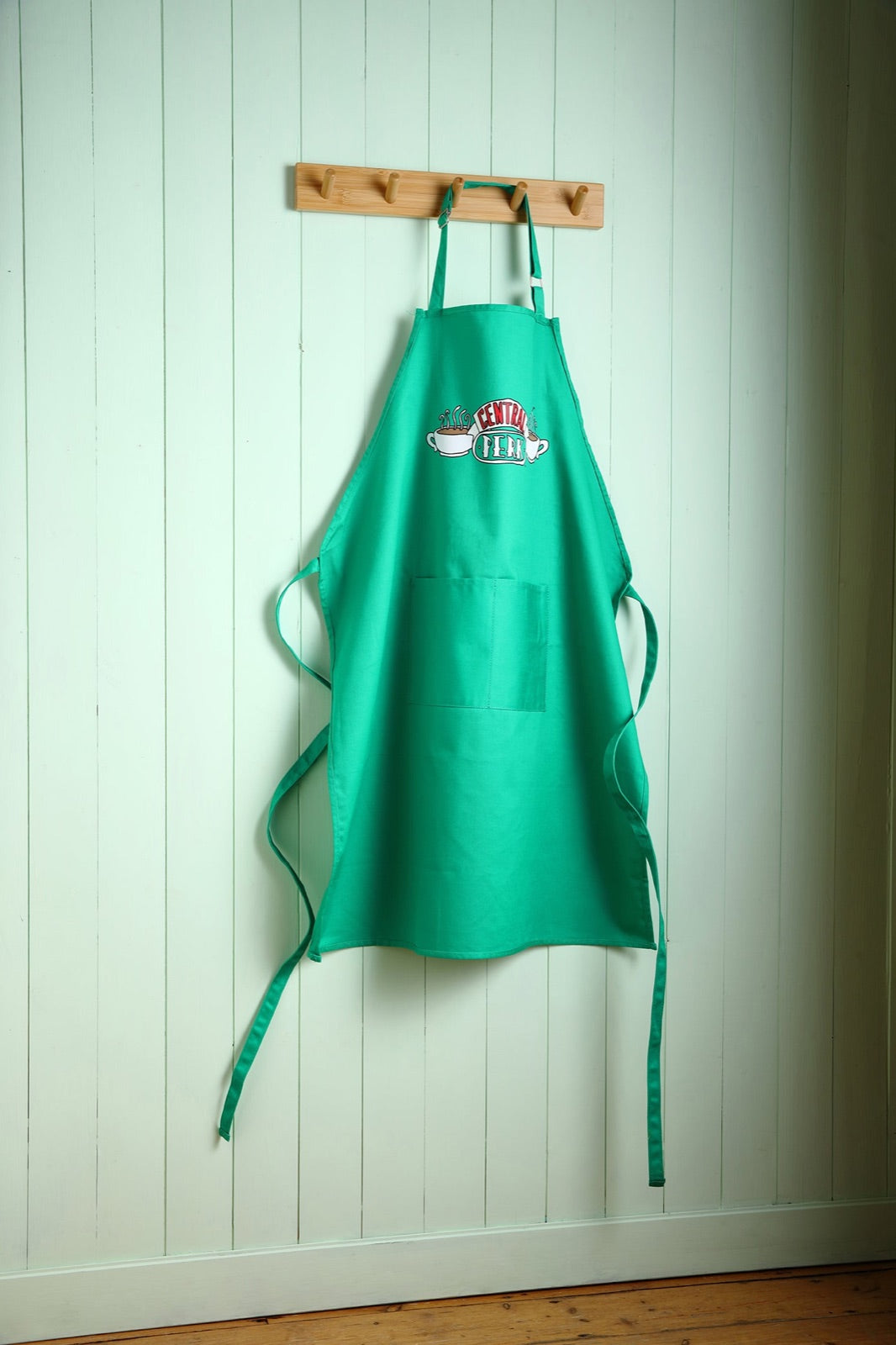 Friends: The Official Central Perk Cookbook Gift Set inside page 2
