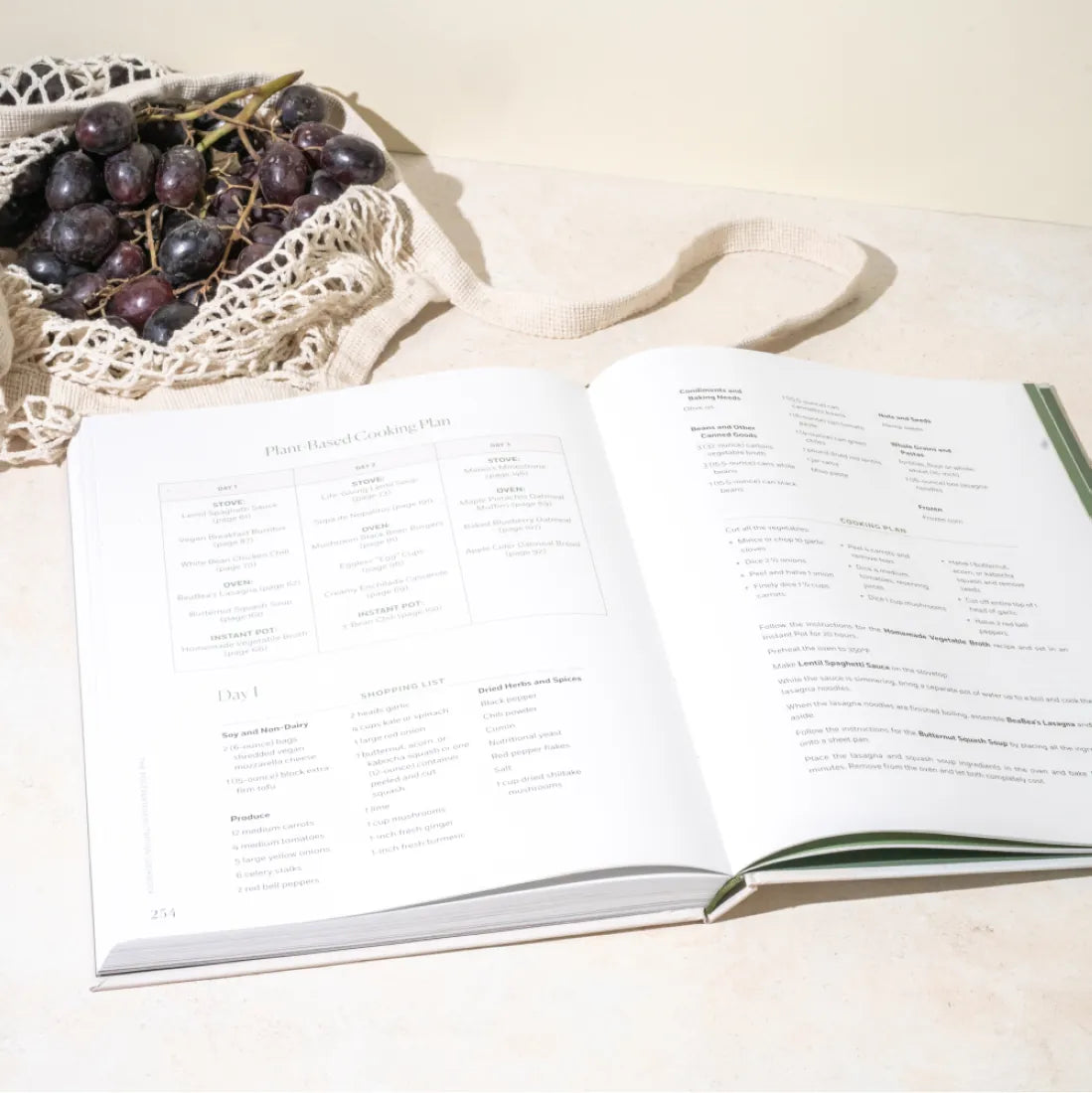 The Postpartum Nutrition Cookbook US - Hardback