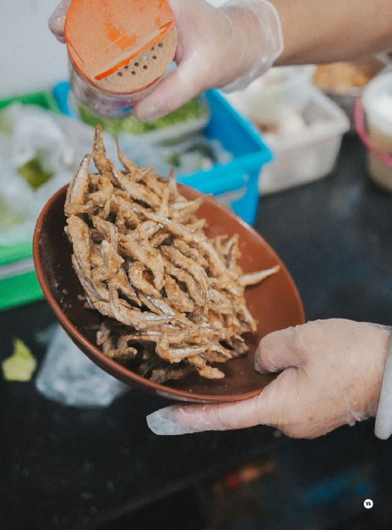 海裡咬山：澎湖赤崁丁香漁人學 平裝書 Paperback