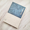 薄伽梵歌：最偉大的哲學詩【印度文學名家翻譯導讀】（大地之戀燙金書衣｜精裝典藏版） 精裝書 Hardback