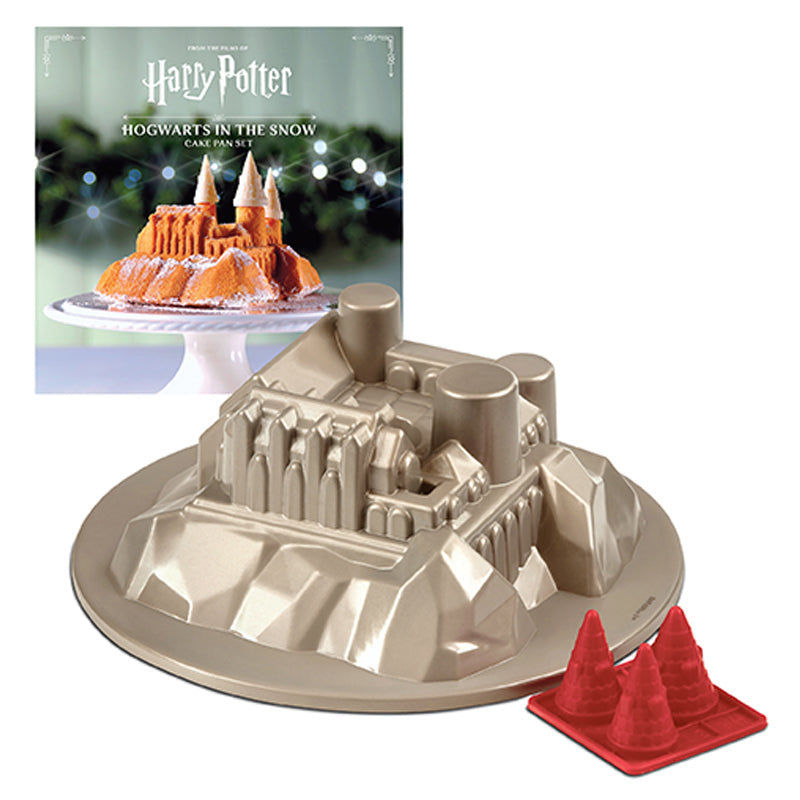 Harry Potter: Hogwarts in the Snow Cake Pan Set inside page 1
