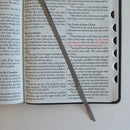 KJV Holy Bible, Giant Print Thinline Large format, Gray Premium Imitation Leather with Ribbon Marker, Red Letter, and Thumb Index US - Paperback / softback