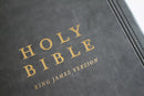 KJV Holy Bible, Giant Print Thinline Large format, Gray Premium Imitation Leather with Ribbon Marker, Red Letter, and Thumb Index US - Paperback / softback