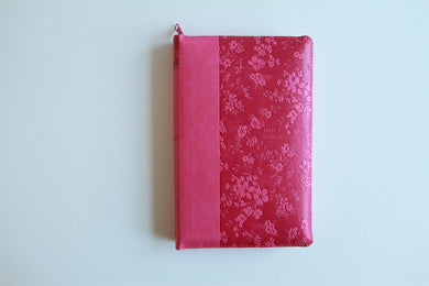 KJV Holy Bible, Large Print Handy Size, Fuchsia Premium Imitation Leather w/Ribbon Marker, Red Letter, Zipper US - Paperback / softback