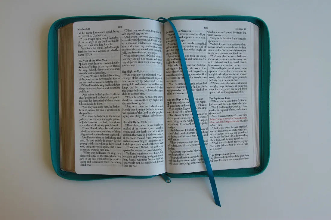 King James Version (KJV) Holy Bible Large Print, Handy Size, Aquamarine Premium Imitation Leather Cover with Zipper, Red Letter Edition, Ribbon Marker US - Paperback / softback
