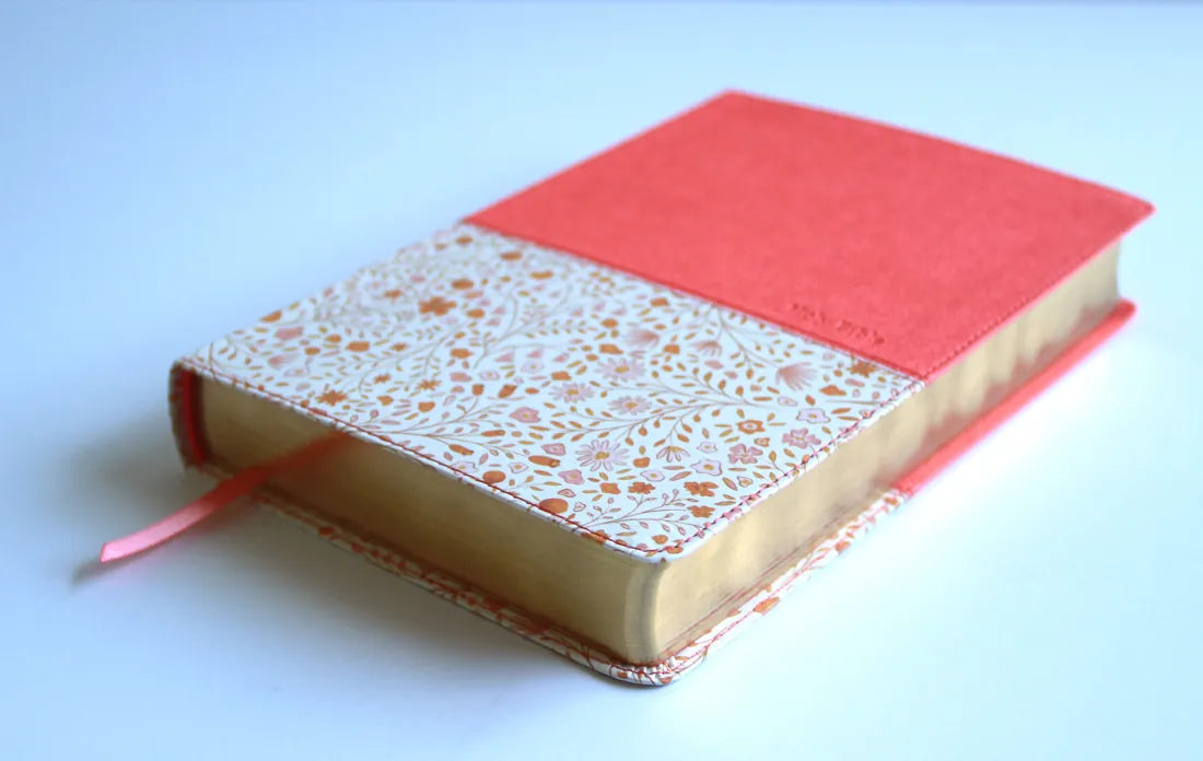 KJV Holy Bible, Large Print Handy Size format, 2 Piece Pink Floral Leathersoft with Ribbon Marker, Red Letter US - Hardback