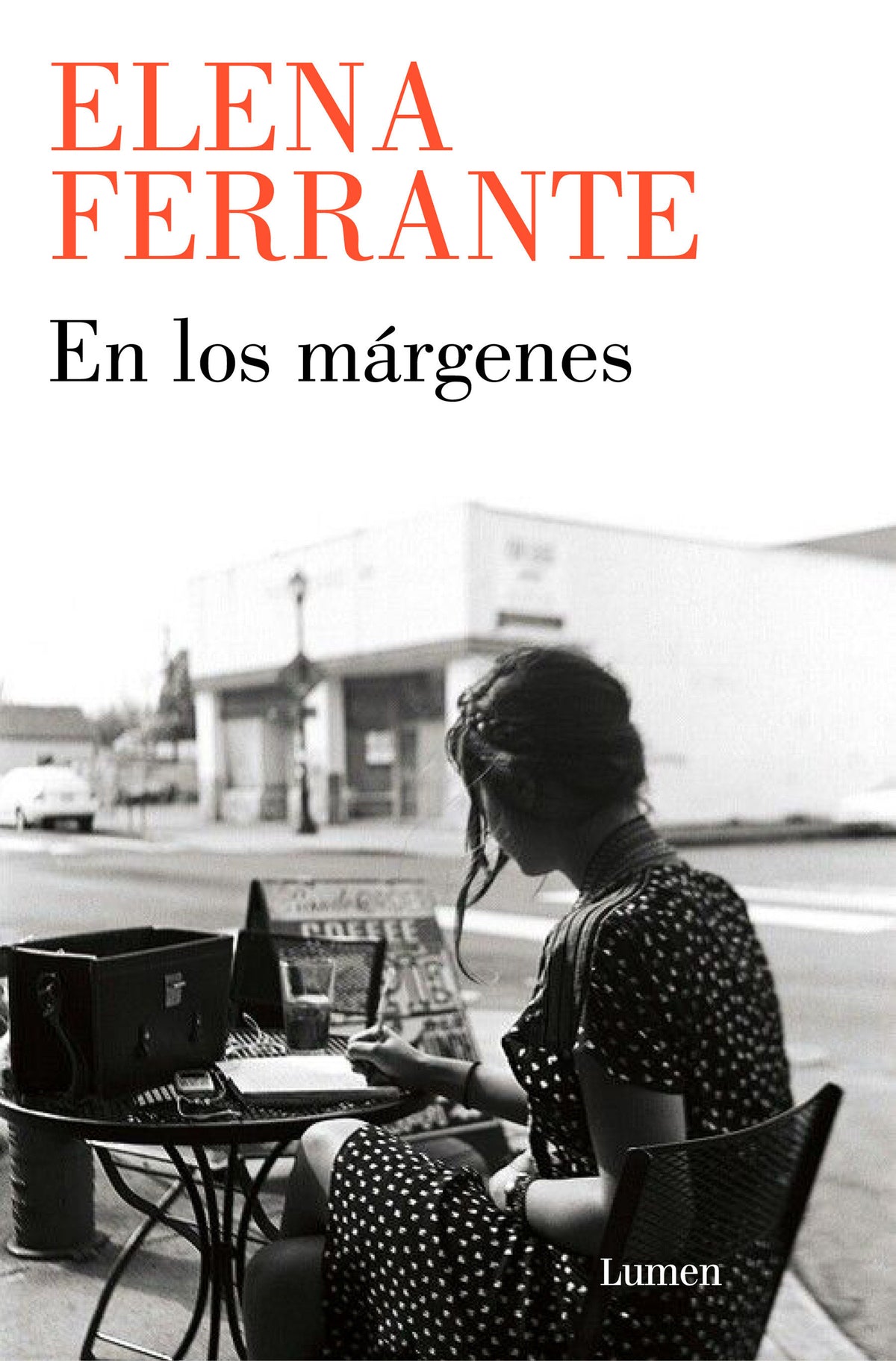 En los márgenes: Sobre el placer de leer y escribir / In the Margins: On the Pleasures of Reading and Writing cover (ISBN 9788426410887) [onix:4877a1887b9740bd31db83c3aec9fa50]