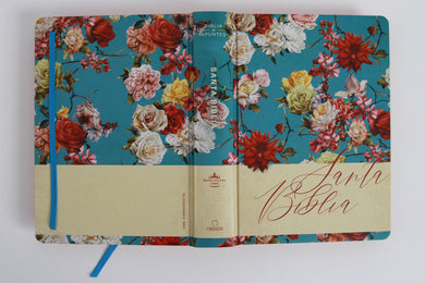 Biblia de Apuntes RVR 1960 Tapa dura, Azul celeste con flores (Edición cantos pintados) / Spanish Journaling Bible RVR 1960 Hardcover Light Blue with Flowers interior 2 (ISBN 9798890982278) [onix:5e4e05f17f775f16a30535a20321f6ba]