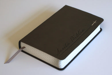 Biblia RVR 1960 Letra gigante, símil piel, gris (Edición cantos pintados) / Spanish Bible RVR 1960 Giant Print Handy Size Leathersoft Gray with cross interior 3 (ISBN 9798890982216) [onix:d552d1832f6f3073626bed791308a7bf]